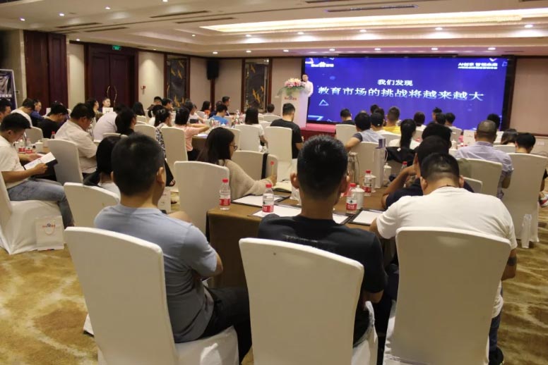 AI創(chuàng)享 智領(lǐng)未來——AI賦能創(chuàng)新百度營銷峰會(huì)圓滿落幕